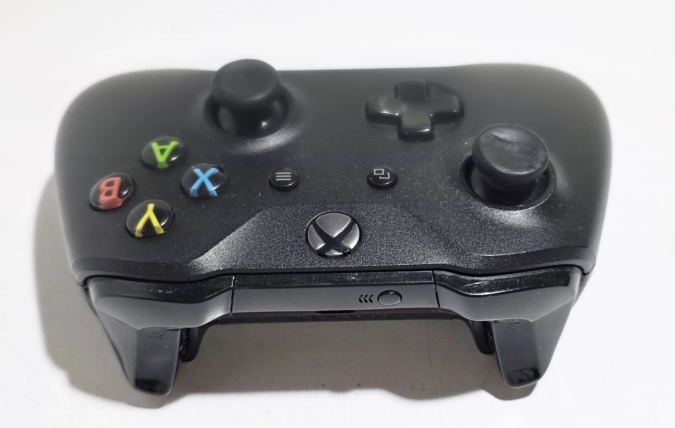 konsola-xbox-one-x-1t-m1787-kolor-249512-1647413