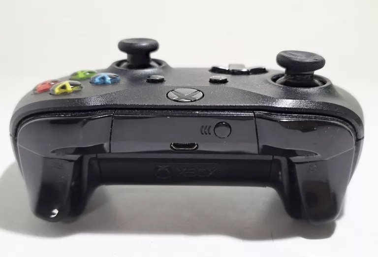 konsola-xbox-one-x-1t-m1787-rodzaje-odtwarzanych-nosnikow-205982-1