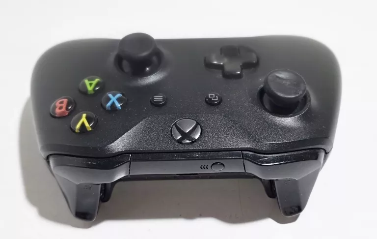 konsola-xbox-one-x-1t-m1787-kolor-249512-1647413