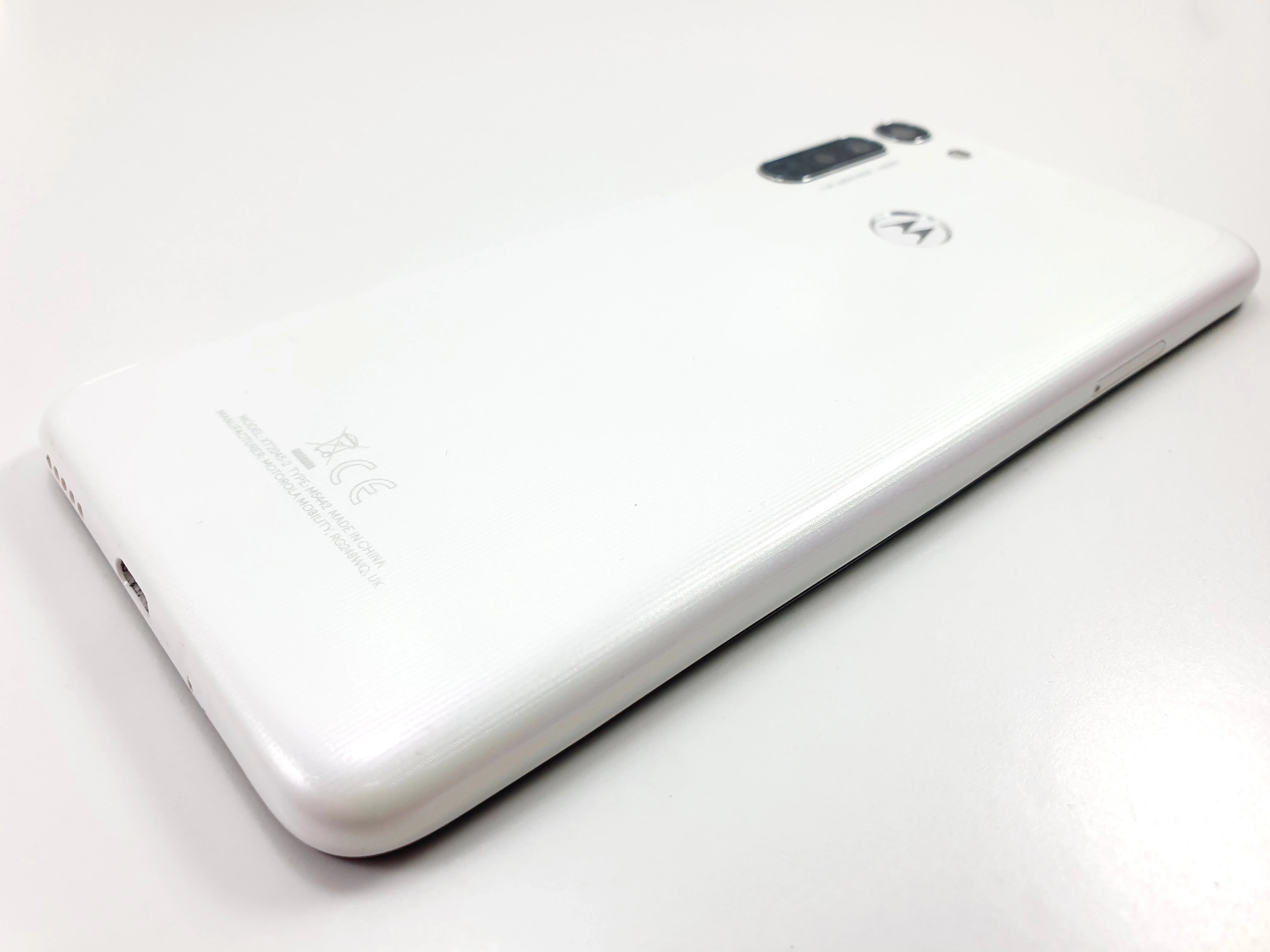 telefon-motorola-moto-g8-464gb-xt2045-bialy-kod-producenta-pahl0003pl