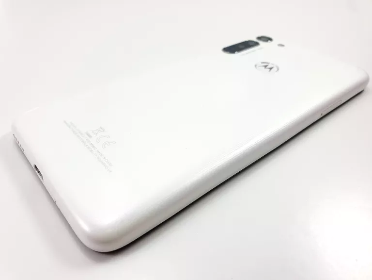 telefon-motorola-moto-g8-464gb-xt2045-bialy-kod-producenta-pahl0003pl