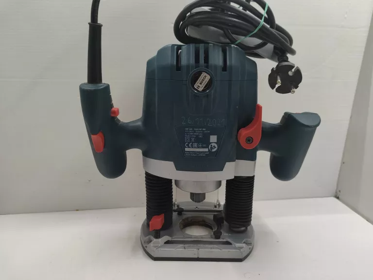 FREZARKA GÓRNOWRZECIONOWA 1300W GOF 130 BOSCH KOMPLET