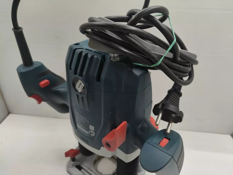 FREZARKA GÓRNOWRZECIONOWA 1300W GOF 130 BOSCH KOMPLET