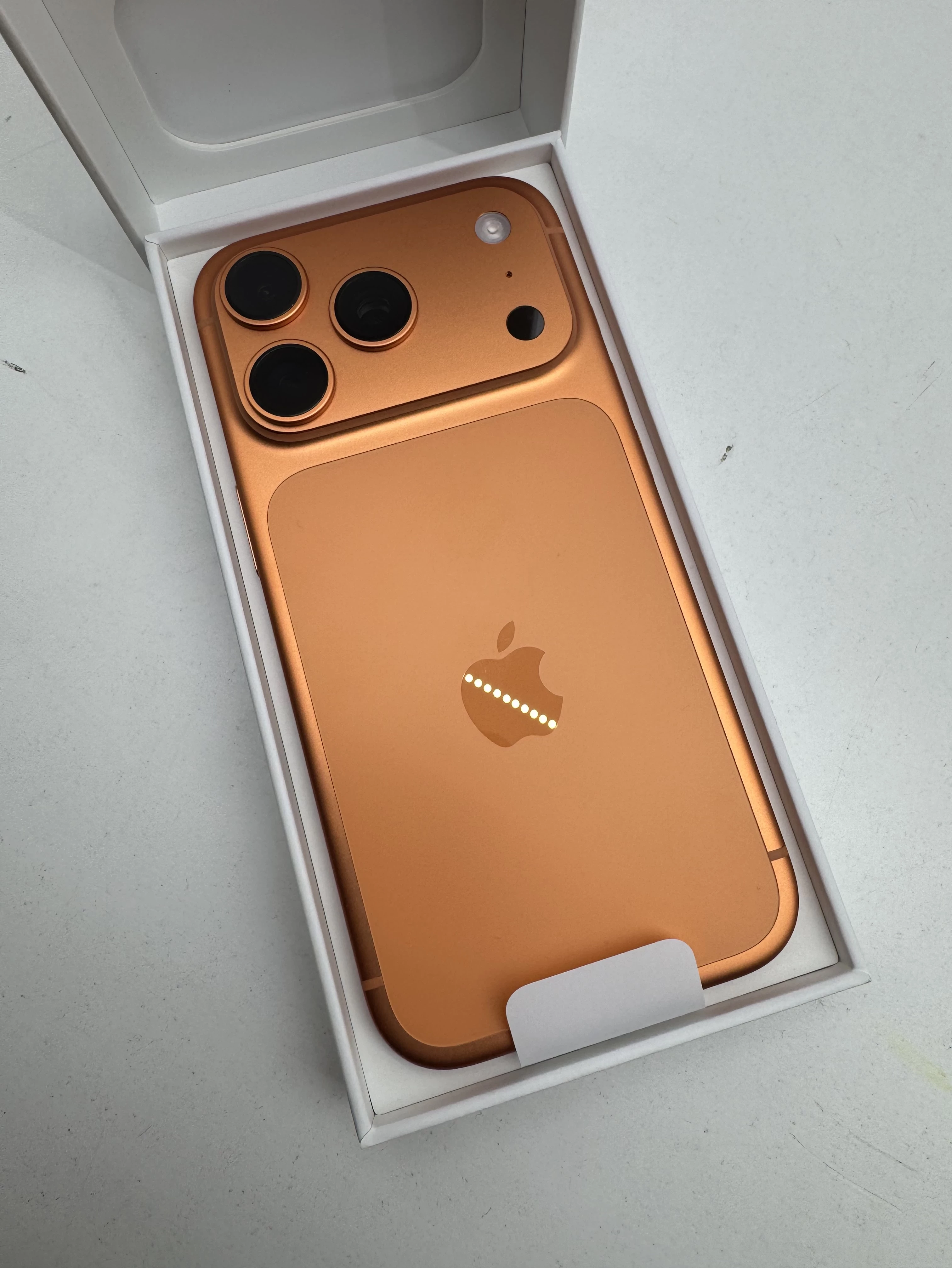 telefon-apple-iphone-17-pro-12gb256gb-5g-cosmic-orange-typ-202685-212929