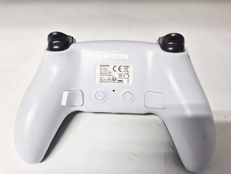 KONSOLA PLAYSTATION 4  500GB  CUH-1216A PAD 5X GRA