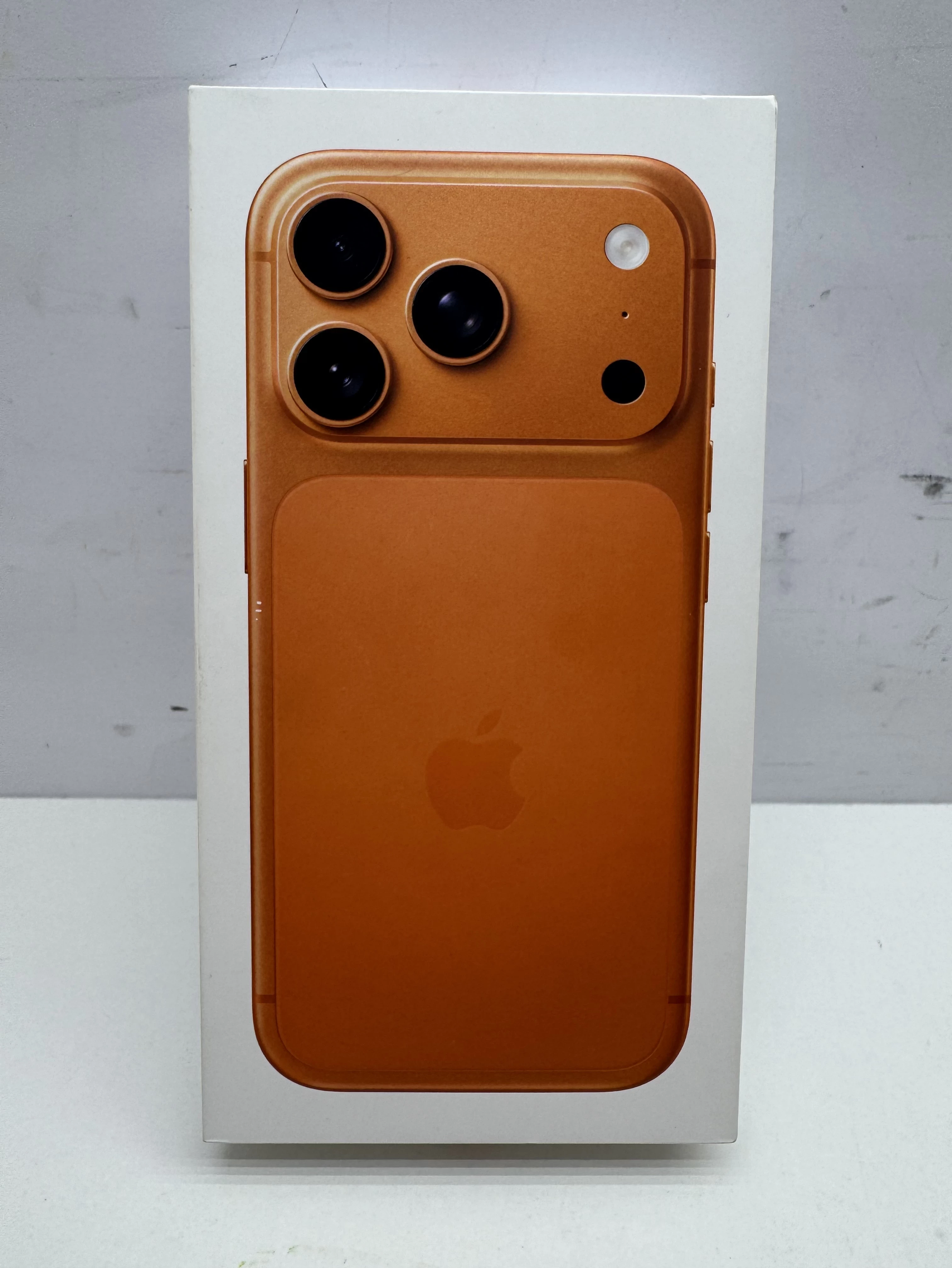 telefon-apple-iphone-17-pro-12gb256gb-5g-cosmic-orange-stan-11323-238058
