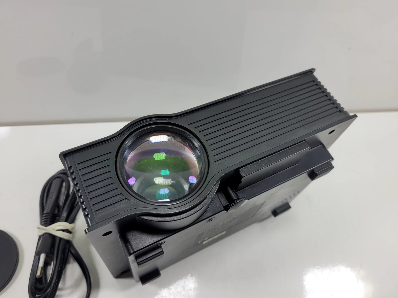 hykker-projektor-vision-130-czarny-stan-11323-2