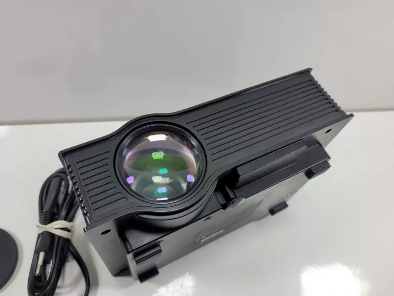 hykker-projektor-vision-130-czarny-stan-11323-2