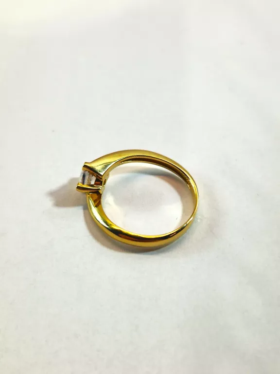 OLŚNIEWAJĄCY  ZŁOTY PIERŚCIONEK 2,28 G 585