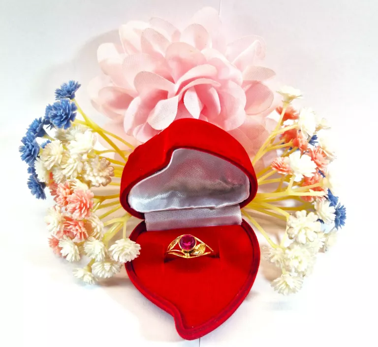 URZEKAJĄCY  ZŁOTY PIERŚCIONEK 1,59 G 585