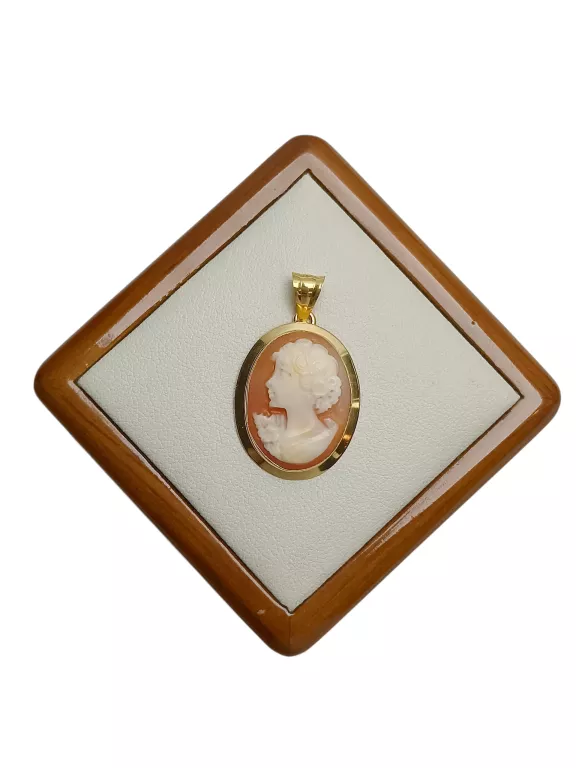 PIĘKNA ZŁOTA ZAWIESZKA (750P; 2,92G)