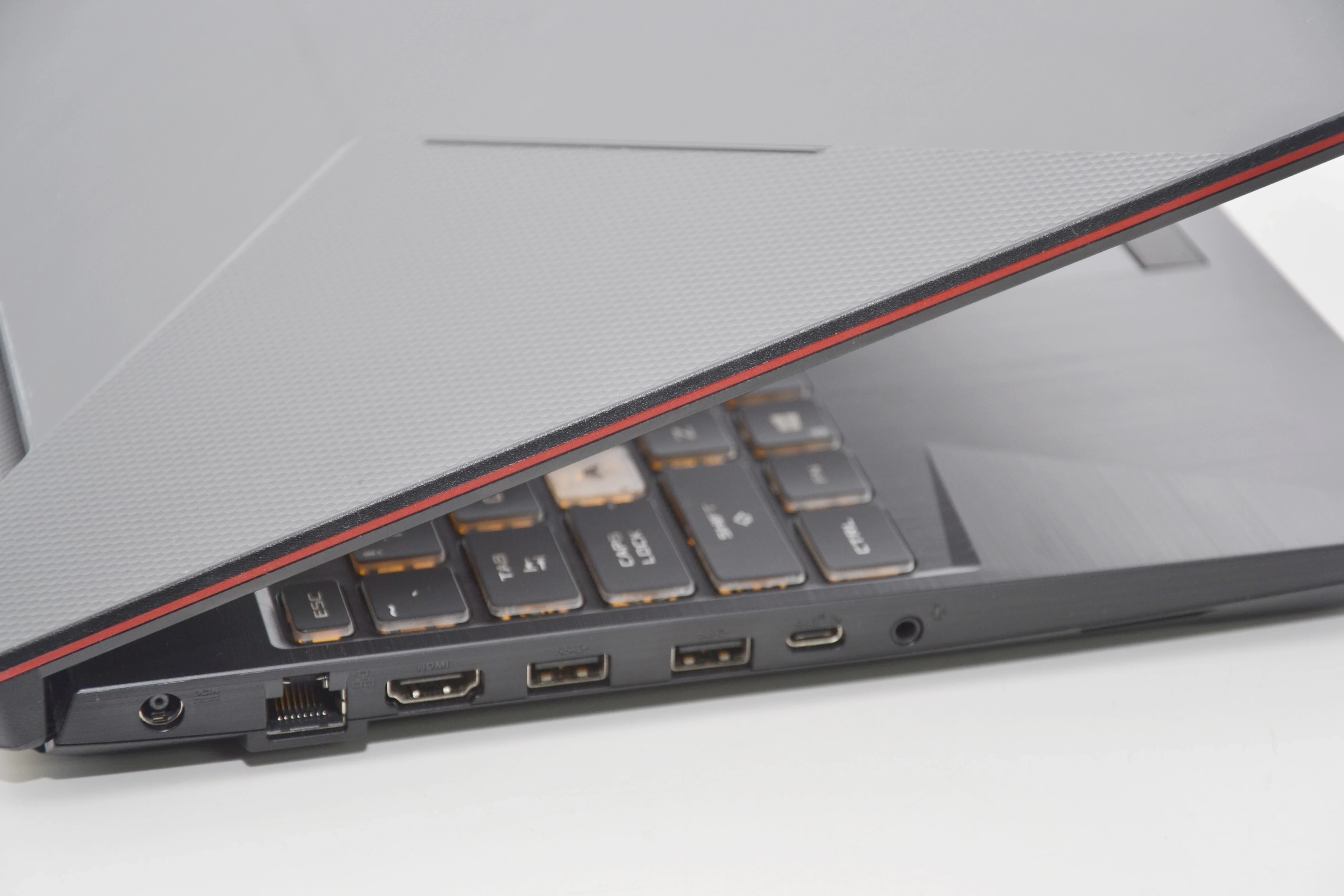 laptop-tuf-f15-fx506l-16512gb-i5-10300h-przekatna-ekranu-1560