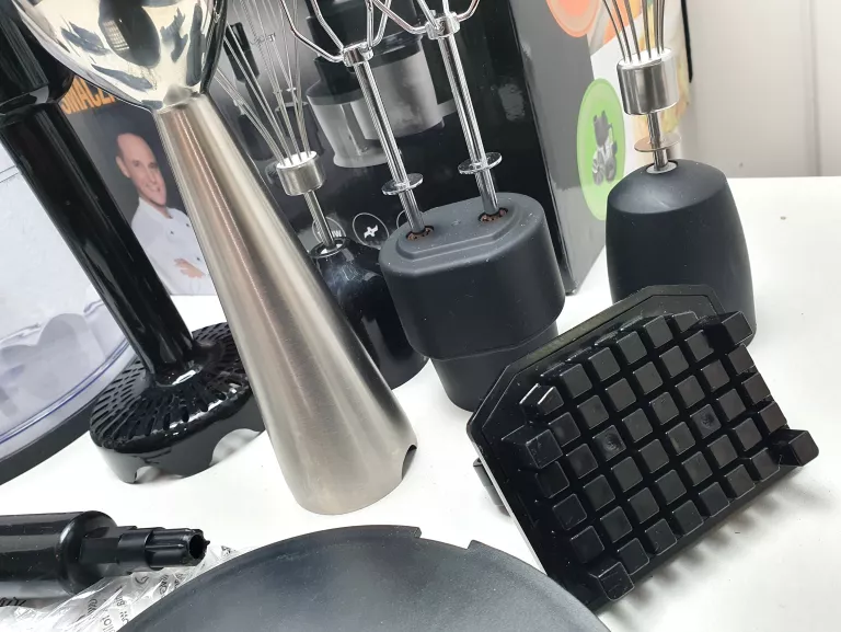 BLENDER RĘCZNY GOTZE & JENSEN HB950K 1000 W CZARNY Z KRAJARKĄ W KOSTKĘ