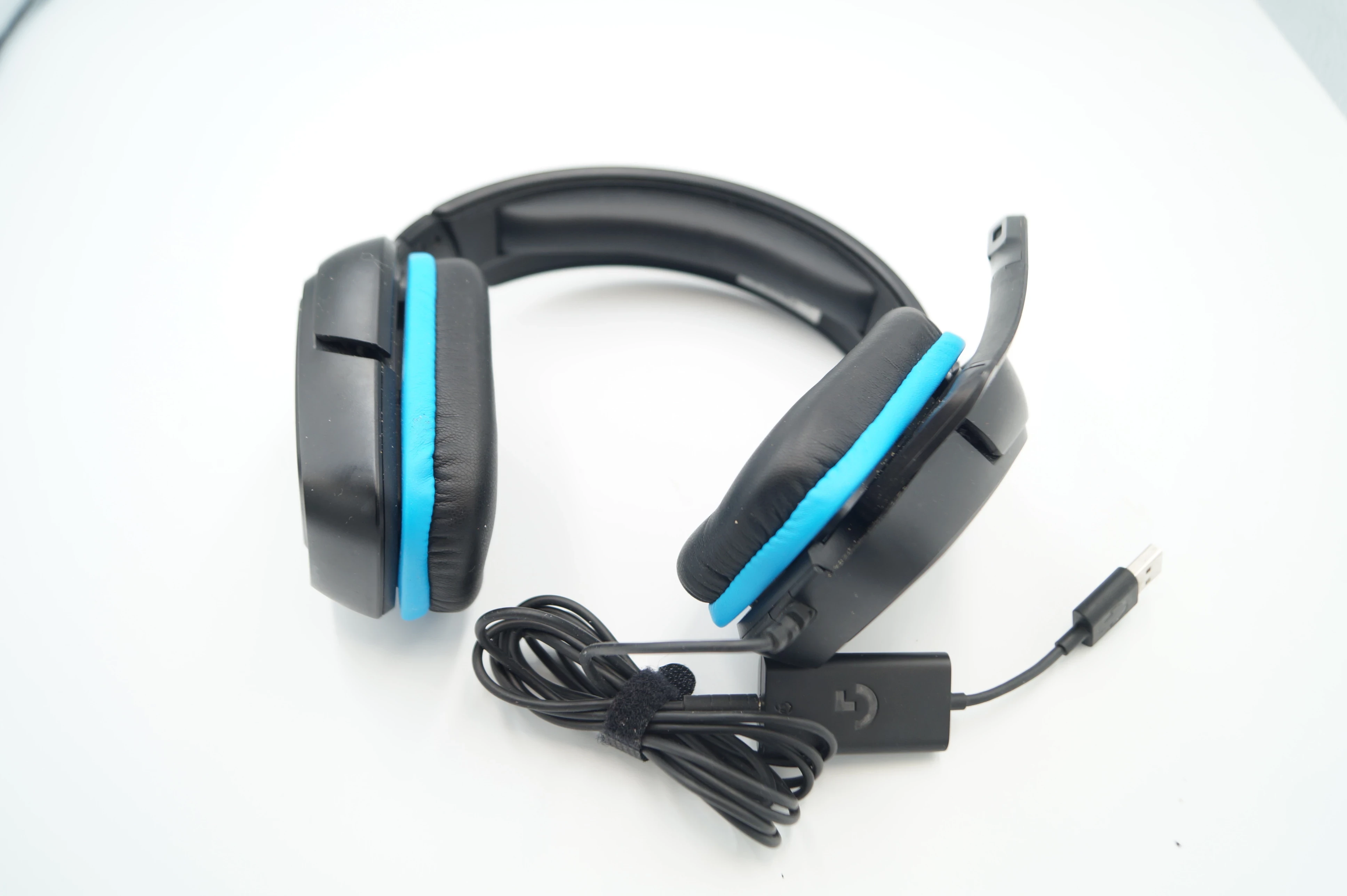 sluchawki-logitech-g432-surround-sound-gaming-stan-11323-2