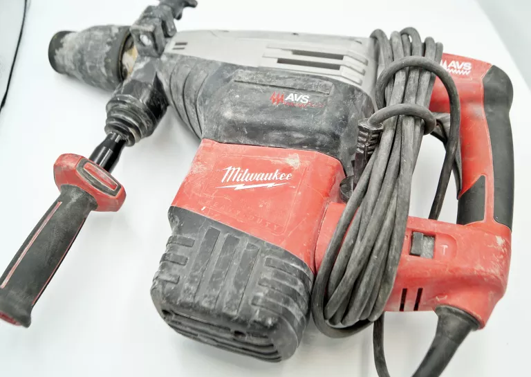 MŁOT UDAROWY MILWAUKEE K750