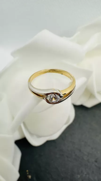 PIERŚCIONEK DAMSKI Z BIAŁYM ZŁOTEM – SUBTELNY BLASK NA KAŻDY DZIEŃ