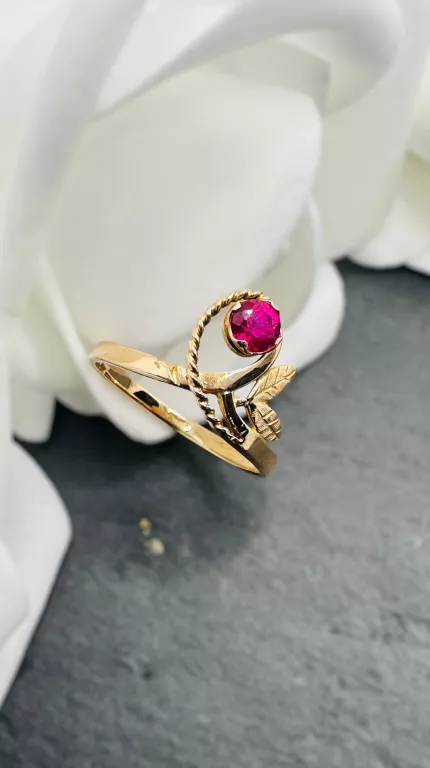 ZŁOTY PIERŚCIONEK 585 DAMSKI Z CYRKONIĄ – ELEGANCKA BIŻUTERIA NA PREZENT