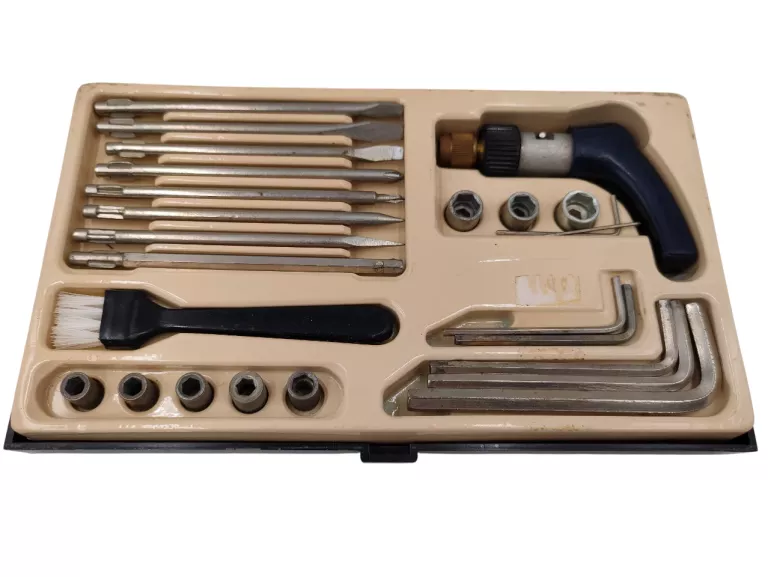 ZESTAW NARZĘDZI WKRĘTAK Z GRZECHOTKĄ PRL