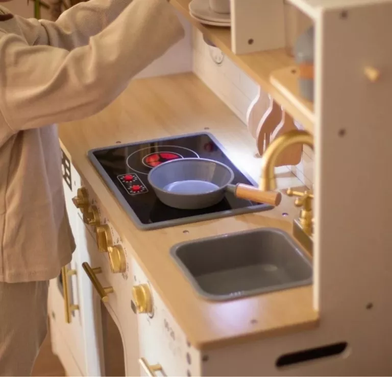 DUŻA INTERAKTYWNA EDUKACYJNA DREWNIANA KUCHNIA Z OŚWIETLENIEM LED 2 POZIOM