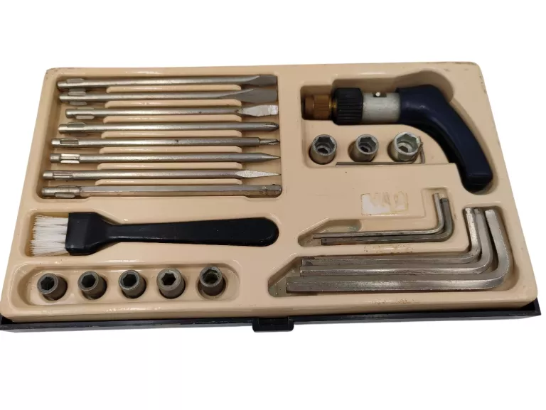 ZESTAW NARZĘDZI WKRĘTAK Z GRZECHOTKĄ PRL