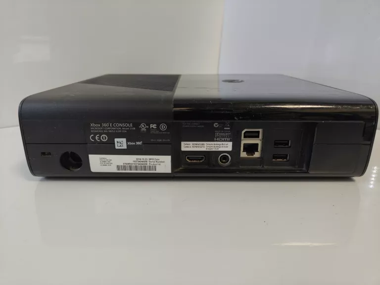 KONSOLA XBOX 360 E 500GB + PAD NIOEORYGINLANY PRZEWODOWY + ZASILACZ  OPIS!