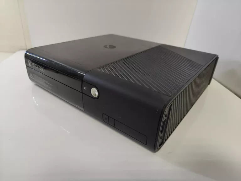 KONSOLA XBOX 360 E 500GB + PAD NIOEORYGINLANY PRZEWODOWY + ZASILACZ  OPIS!
