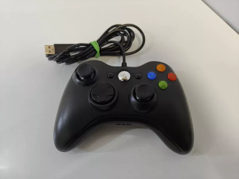 KONSOLA XBOX 360 E 500GB + PAD NIOEORYGINLANY PRZEWODOWY + ZASILACZ  OPIS!