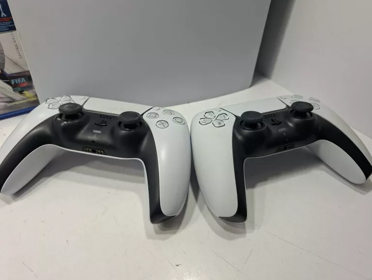 KONSOLA PS5  2 X PAD + FIFA 23