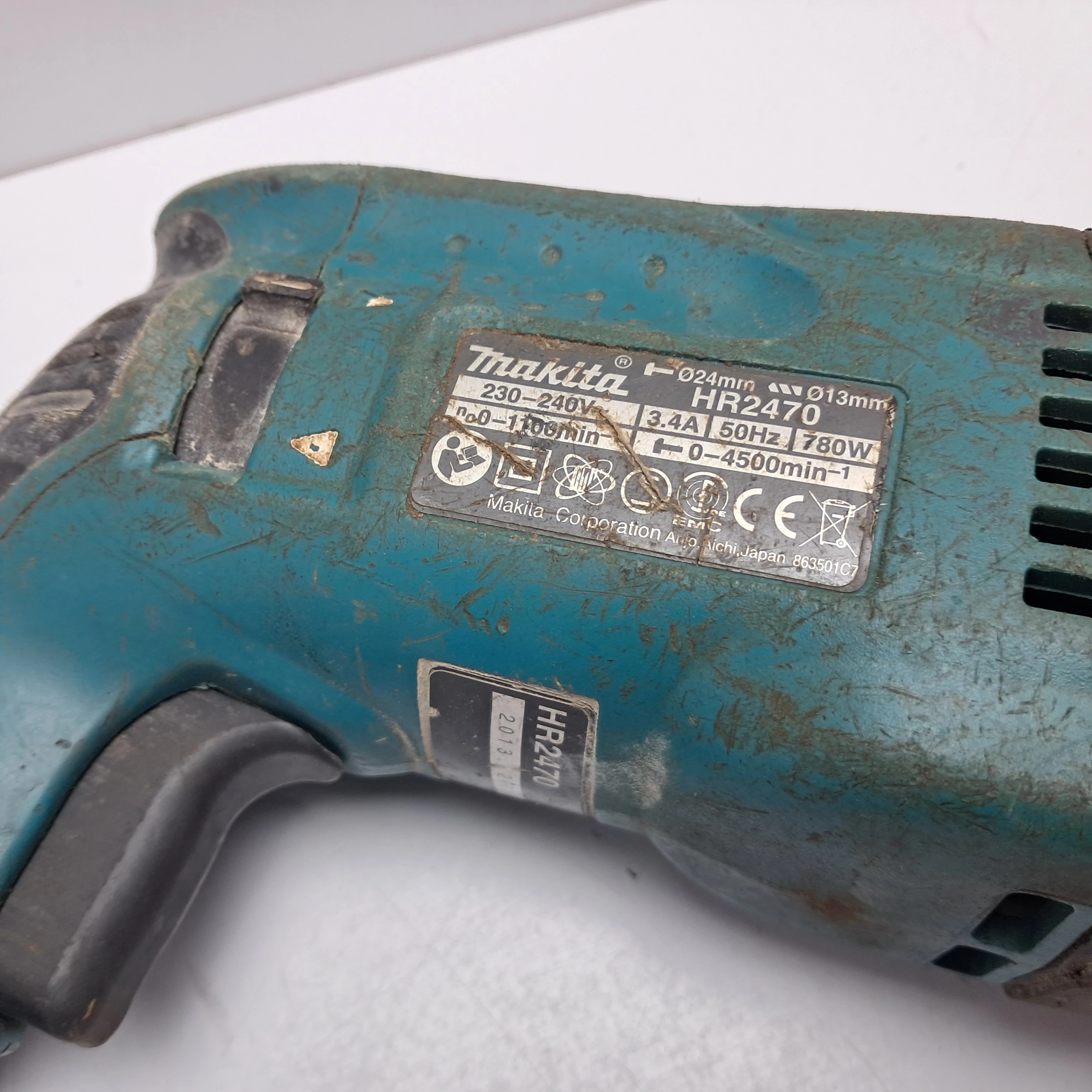 mlotowiertarka-makita-hr2470-780w-typ-uchwytu-128474-1