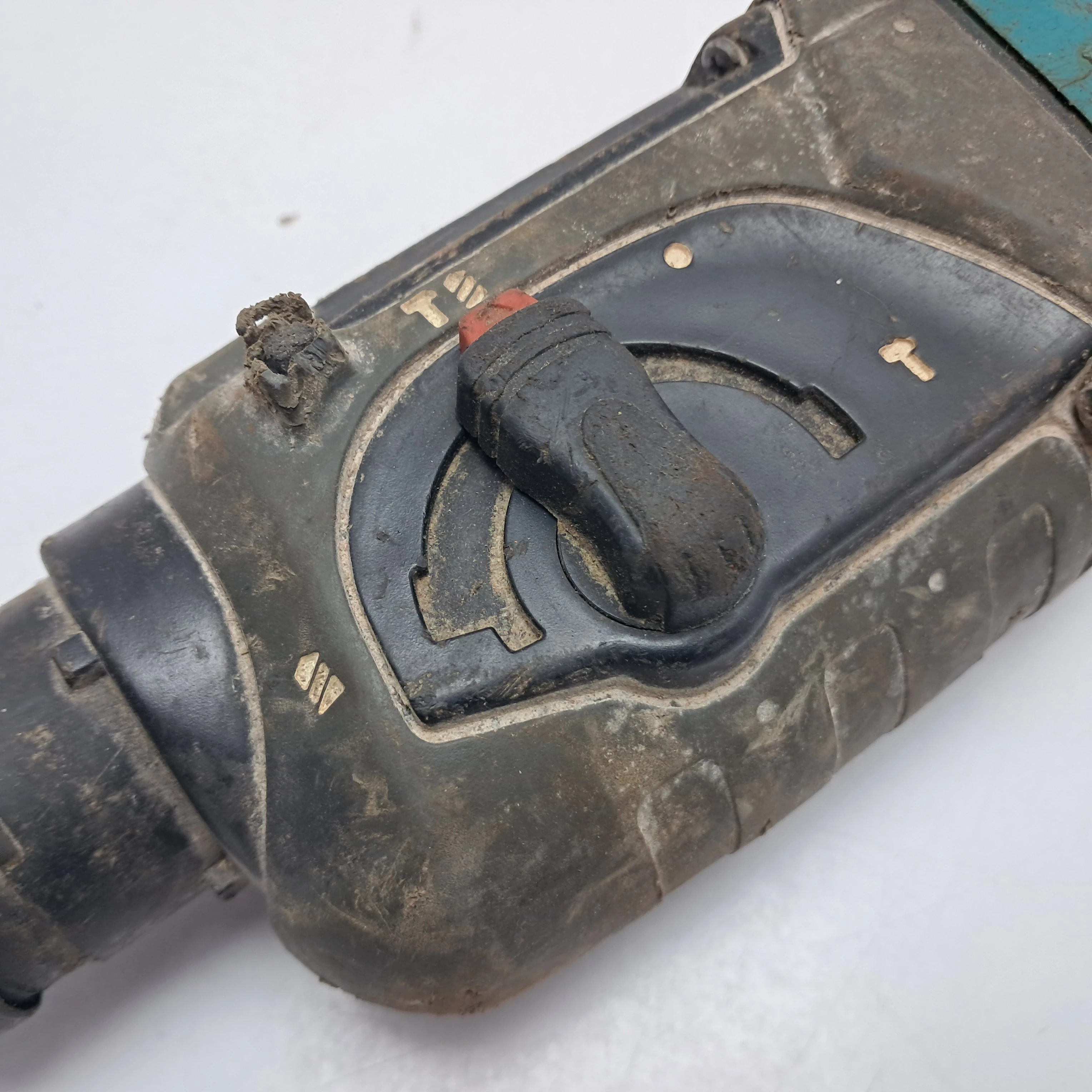 mlotowiertarka-makita-hr2470-780w-ean-gtin-3615613257320