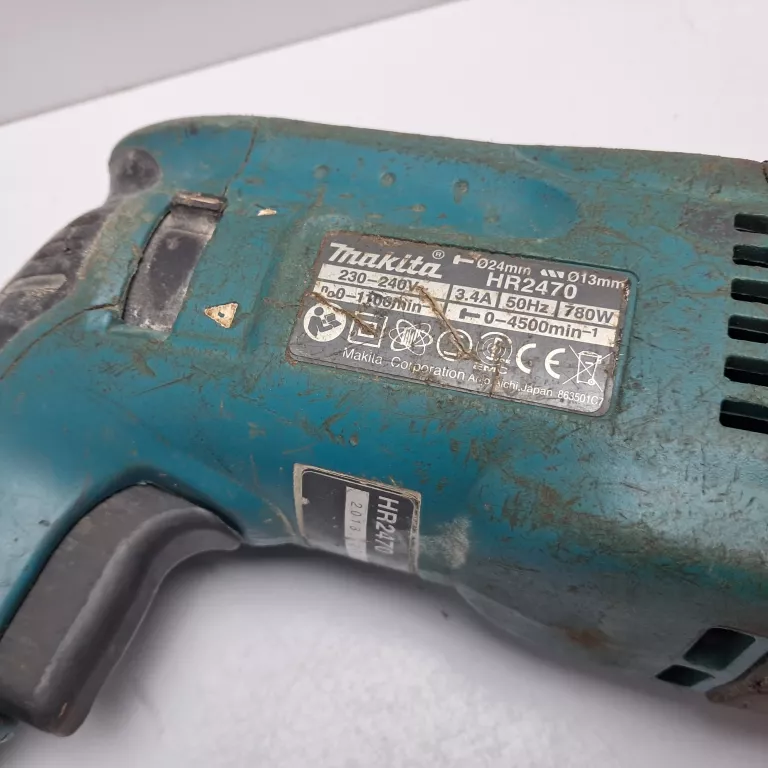 mlotowiertarka-makita-hr2470-780w-typ-uchwytu-128474-1
