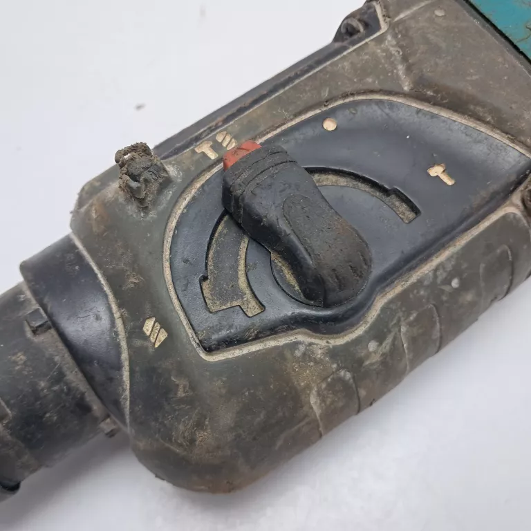 mlotowiertarka-makita-hr2470-780w-ean-gtin-3615613257320