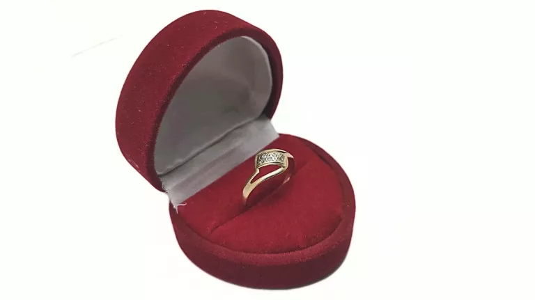 DELIKATNY ZŁOTY PIERŚCIONEK PRÓBY 585 - 0,93G - R.12