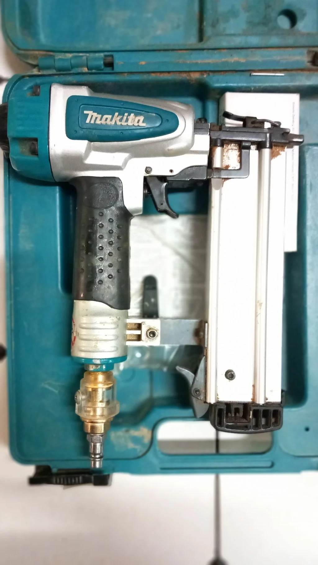 gwozdziarka-pneumatyczna-makita-af505n-walizka-ean-gtin-088381680806