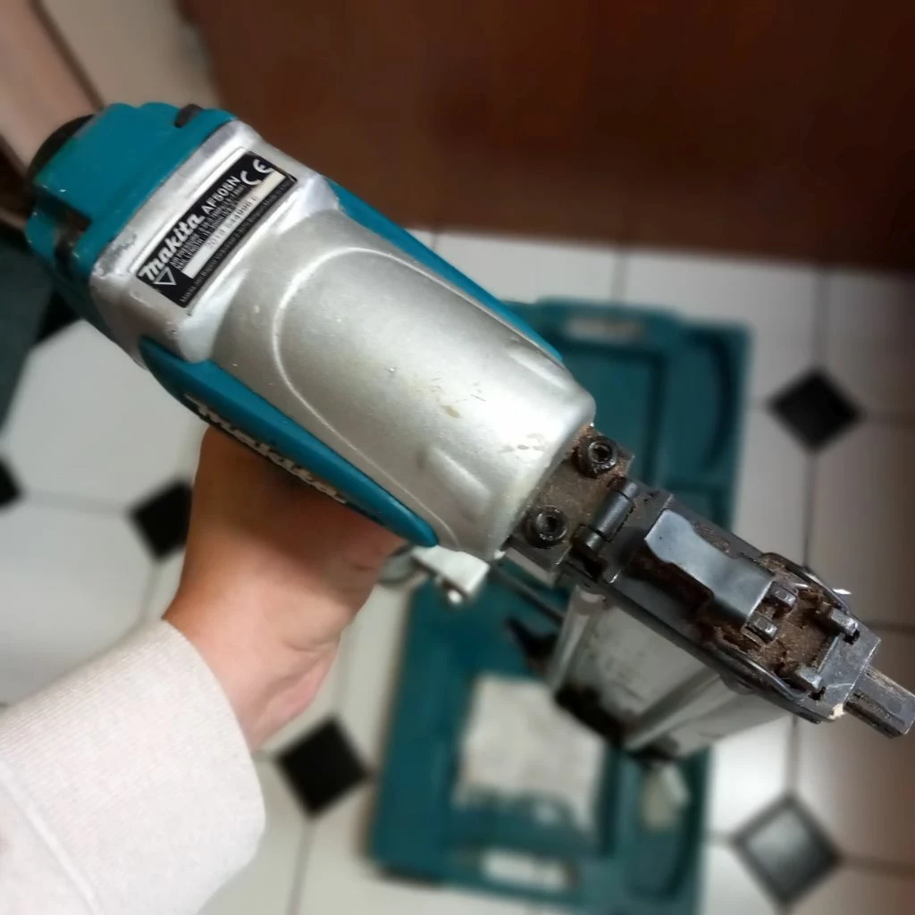 gwozdziarka-pneumatyczna-makita-af505n-walizka-marka-248811-950929