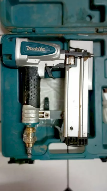 gwozdziarka-pneumatyczna-makita-af505n-walizka-wawerska-3-otwock