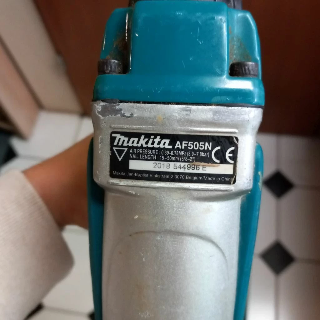 gwozdziarka-pneumatyczna-makita-af505n-walizka-zasilanie-209202-1769315