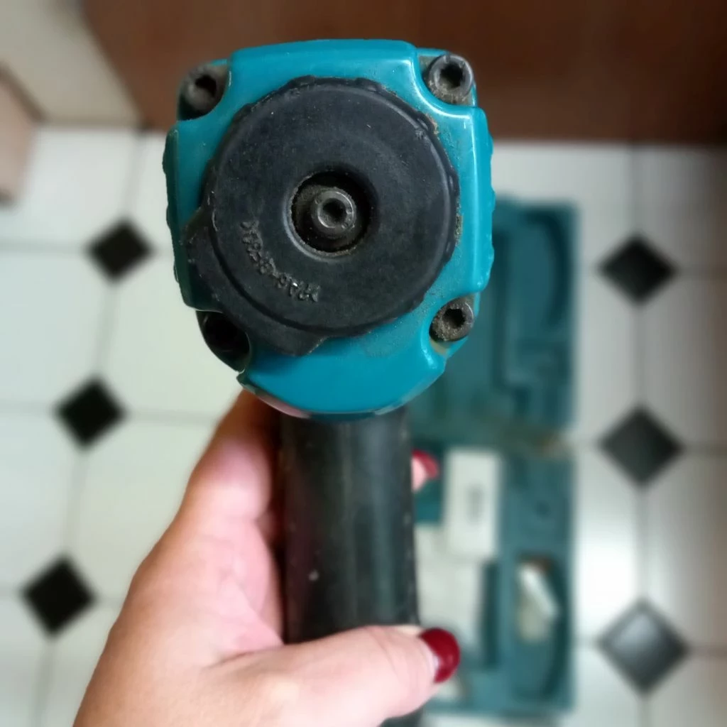 gwozdziarka-pneumatyczna-makita-af505n-walizka-seria-af506