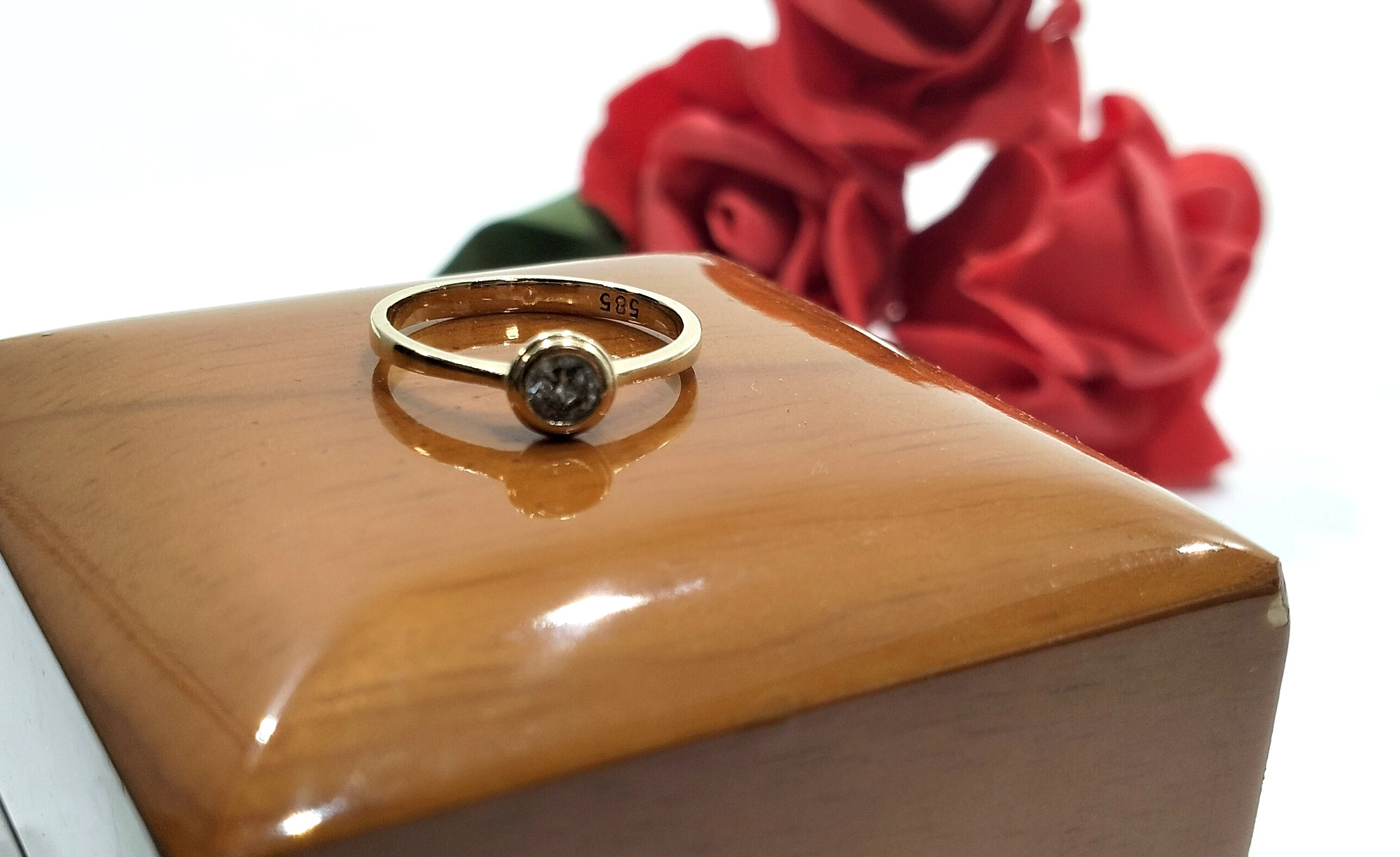 piekny-zloty-pierscionek-z-bialym-oczkiem-pr585-162g-rodzaj-2205-2