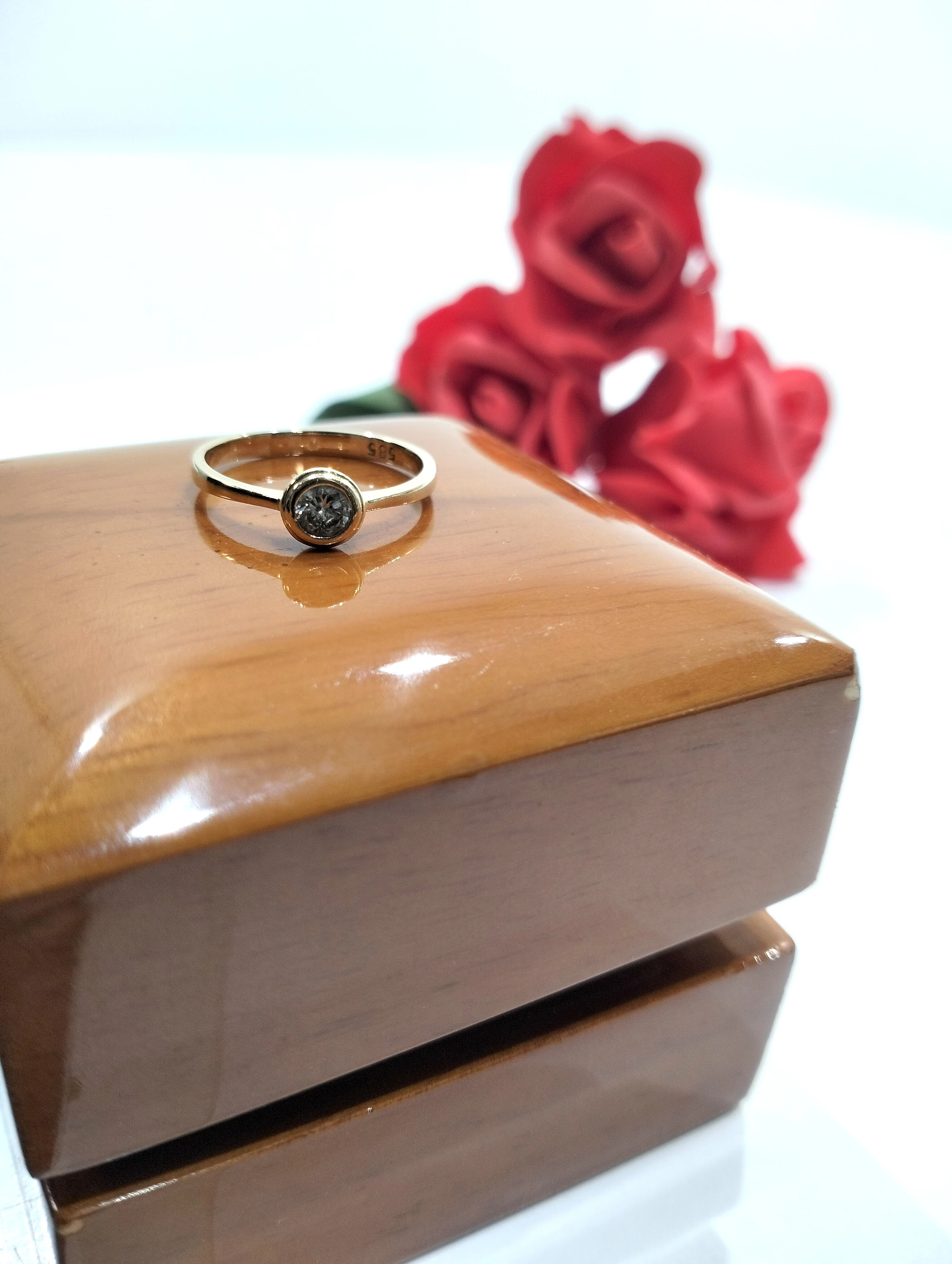 piekny-zloty-pierscionek-z-bialym-oczkiem-pr585-162g-stan-11323-2