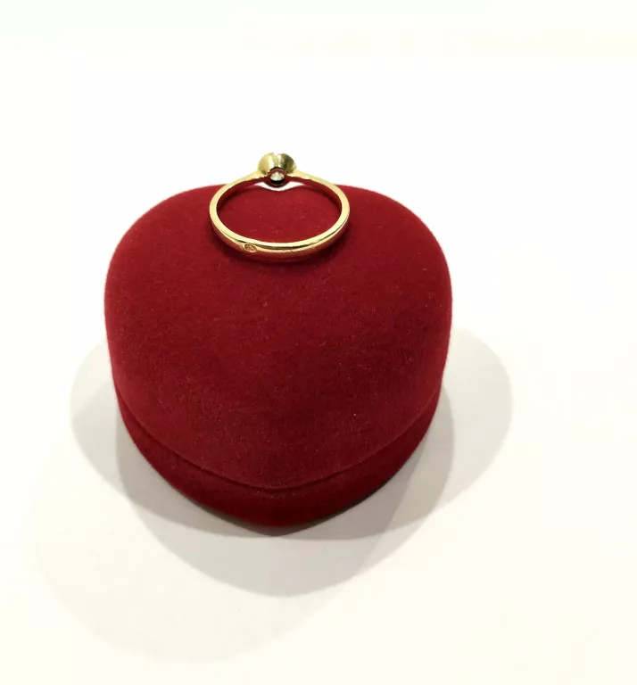 piekny-zloty-pierscionek-z-bialym-oczkiem-pr585-162g-waga-001