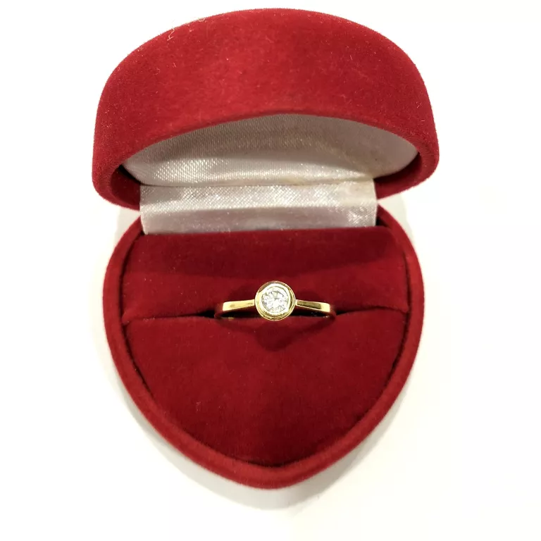 piekny-zloty-pierscionek-z-bialym-oczkiem-pr585-162g-material-15835-1