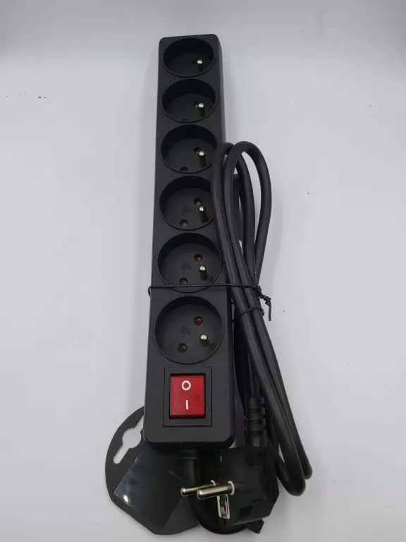 PRZEDŁUŻACZ CZARNY 6 WTYK 1,4M