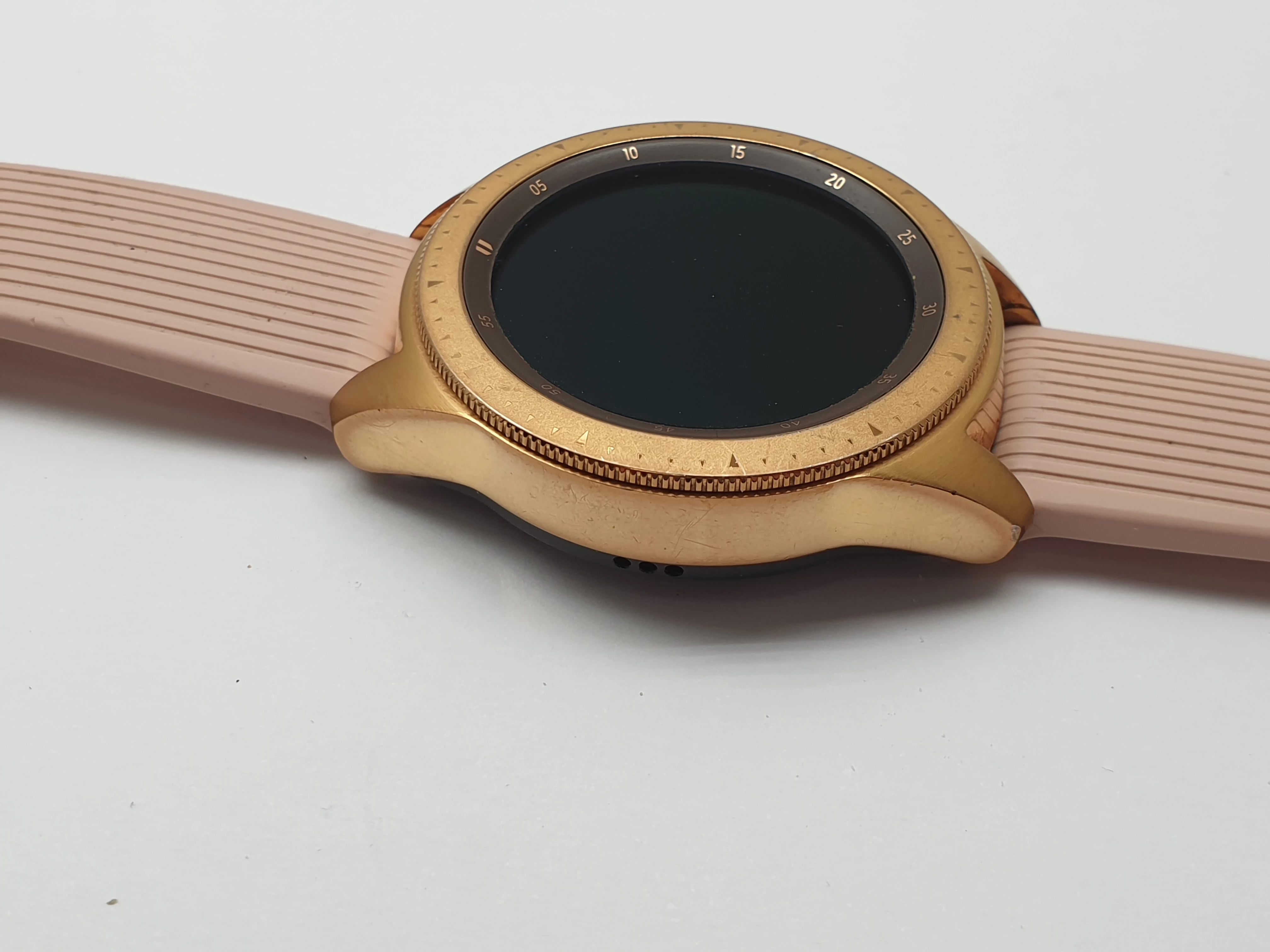 smartwatch-samsung-galaxy-watch-42mm-rozowy-sm-r810-model-249460-1680471