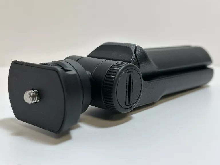 UCHWYT Z BEZPRZEWODOWYM PILOTEM SONY GP-VPT2BT WARTO/OKAZJA