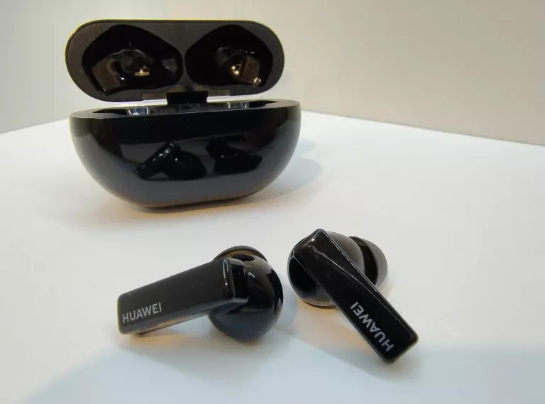 SŁUCHAWKI -  HUAWEI FREEBUDS PRO /  KOMPLET / BARDZO DOBRY STAN!