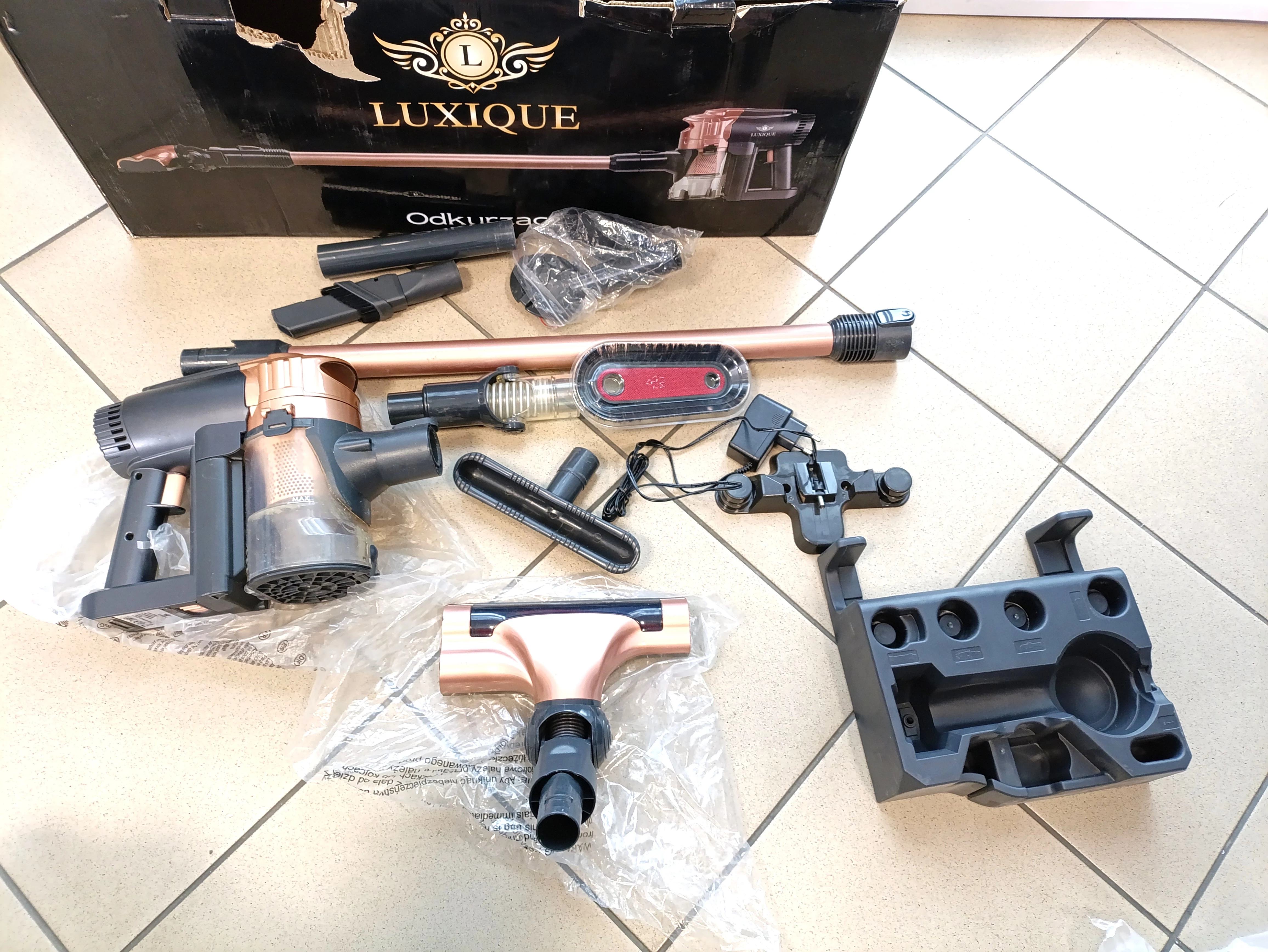 odkurzacz-luxique-vacuum-cleaner-v12-lx-4791-moc-45000