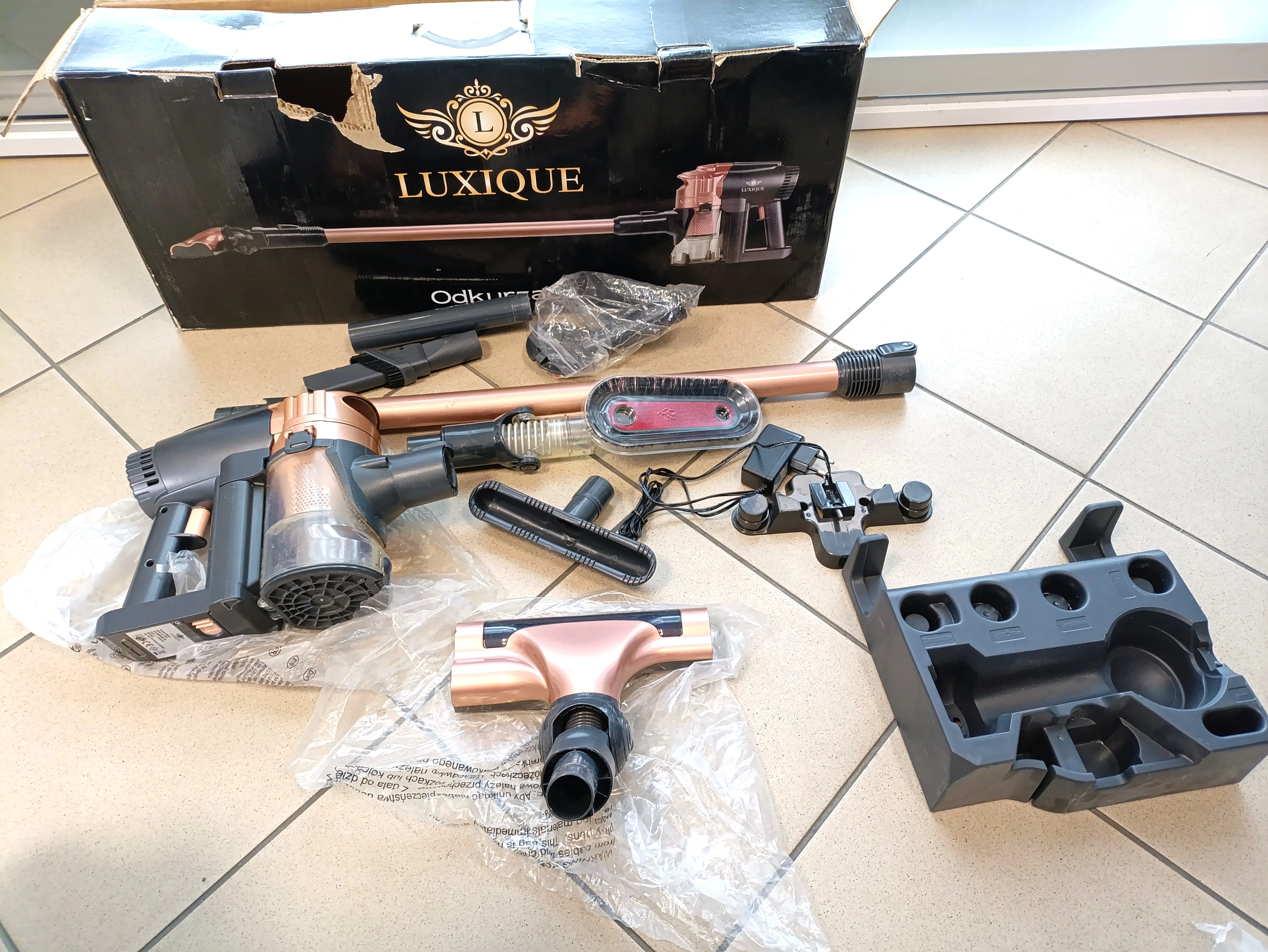 odkurzacz-luxique-vacuum-cleaner-v12-lx-4791-czas-ladowania-240