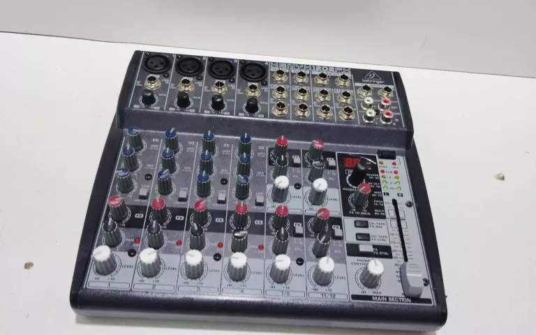 MIKSER BERINGER XENYX 1202FX