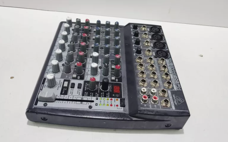 MIKSER BERINGER XENYX 1202FX